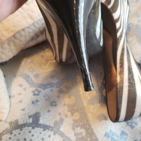 Carlos Santana Pounce White Black Metallic Zebra Heels - Picture 6 of 7